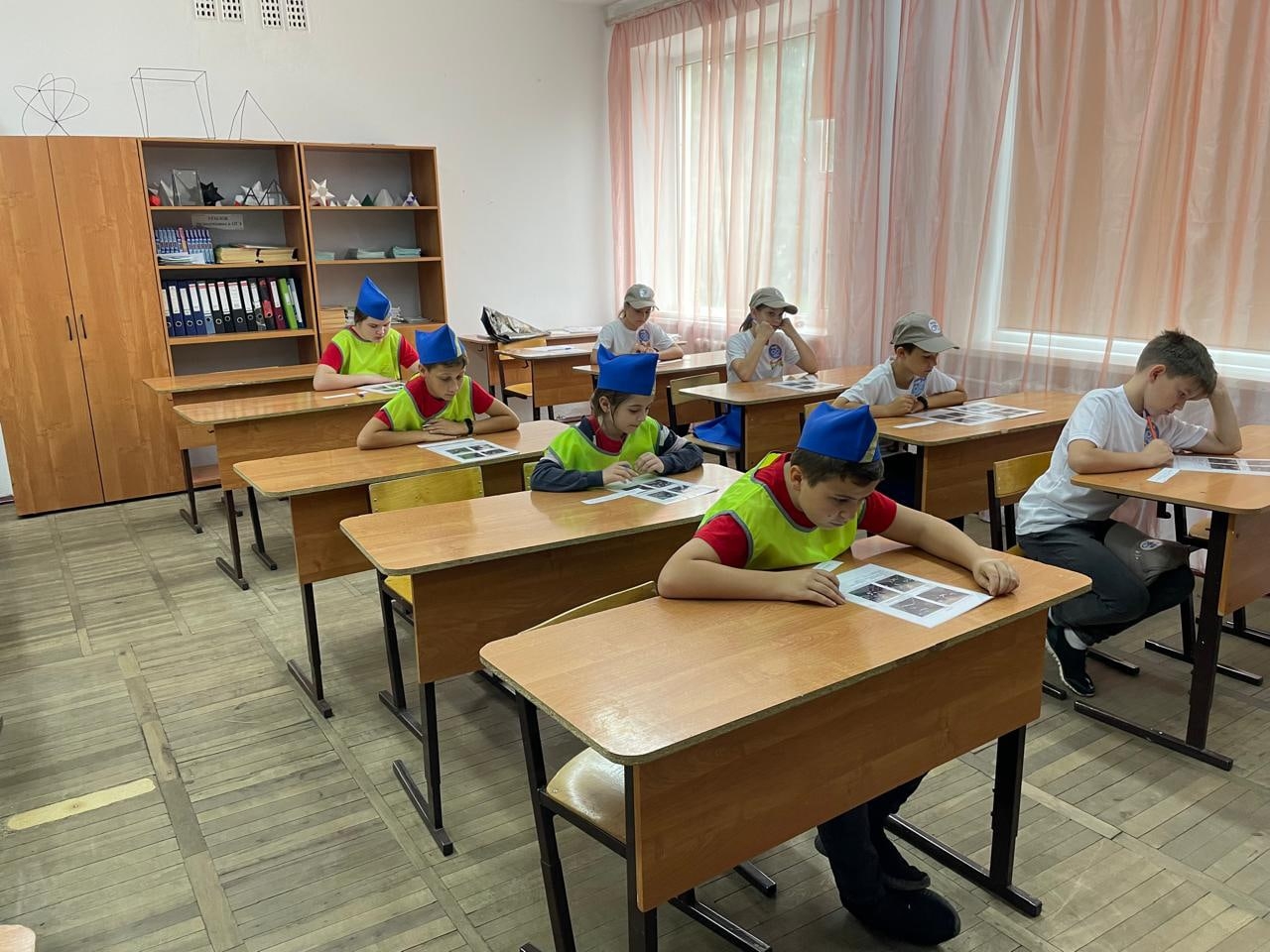 Учим правила дорожного движения Учим правила дорожного движения.